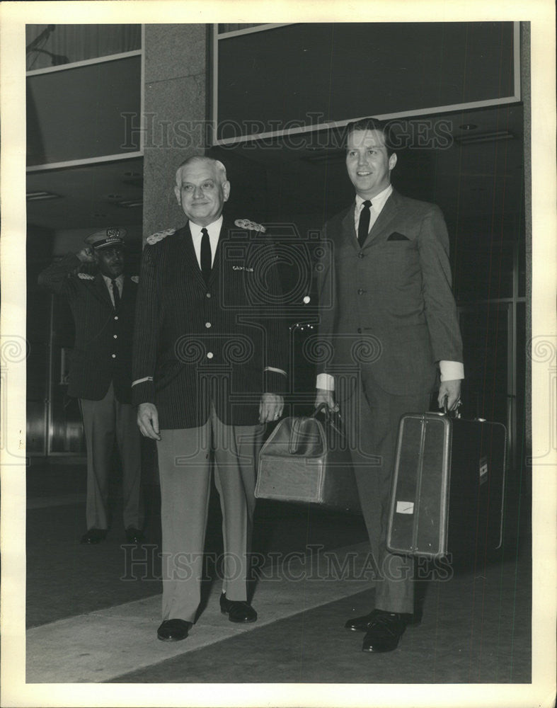 1965 Press Photo Richard J Regan Hotel General Manager - Historic Images