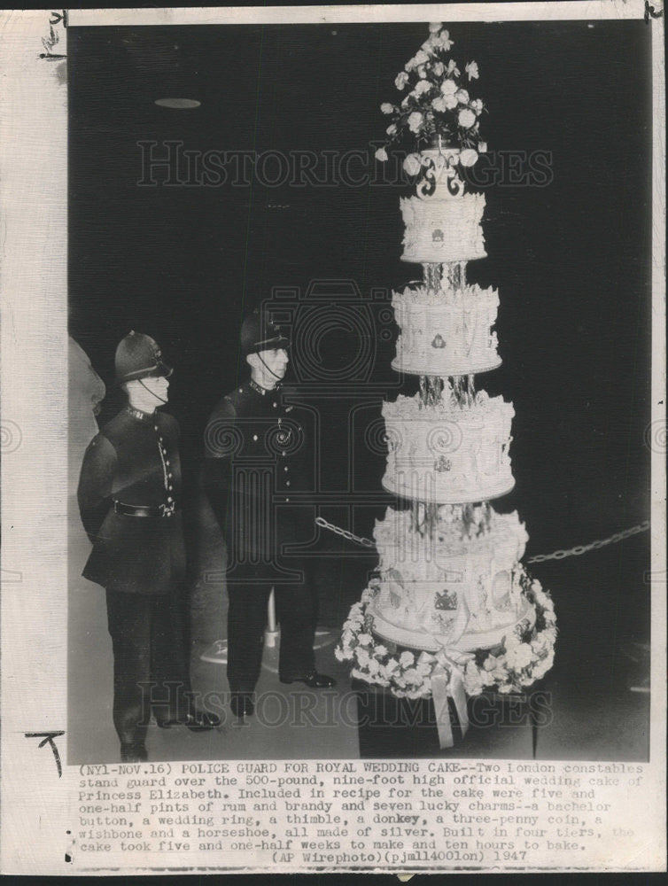 1947 Press Photo Wedding Cake Guard London Constables - Historic Images