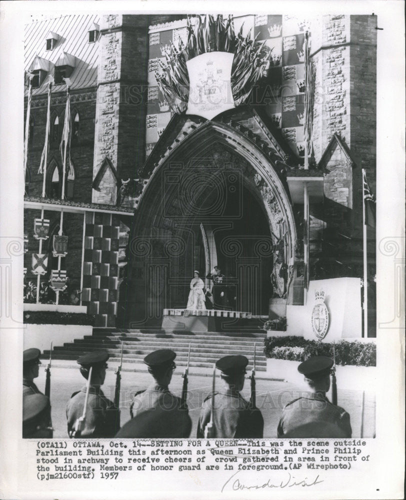 1957 Press Photo Queen Elizabeth British Queen Ruler Kingdom of Britain - Historic Images