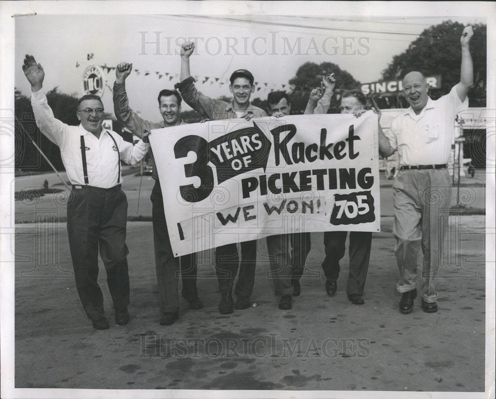 1958 Press Photo Carl Eckhart Union Picket Departure - Historic Images