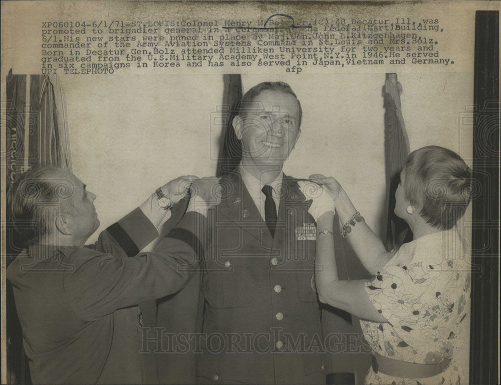 1971 Press Photo COLONEL HENRY II BOLZ JR BRIGADIER GENERAL MAJ.GEN.JOHN - Historic Images