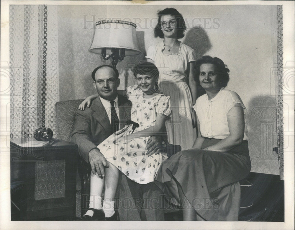 1948 Press Photo Jeanne La Duke and her Family. 4-H chose her for movie role. - Historic Images