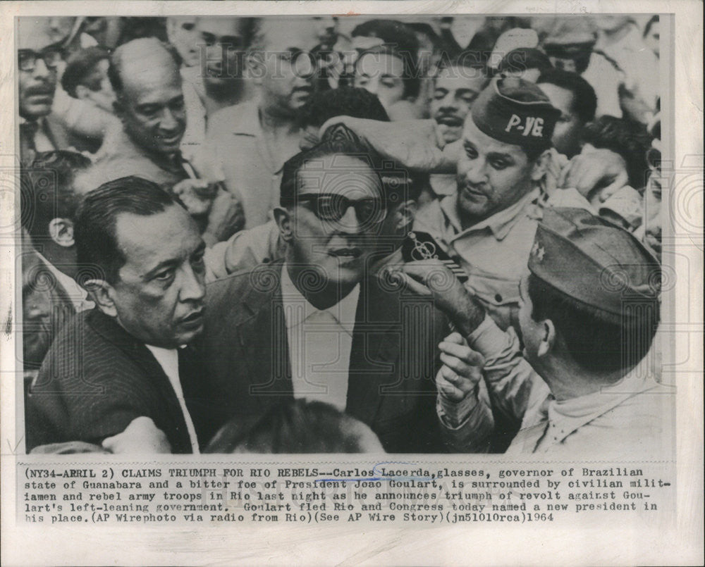 1964 Press Photo Carlos Lacerda,gov in Brazil and civilian militans - Historic Images