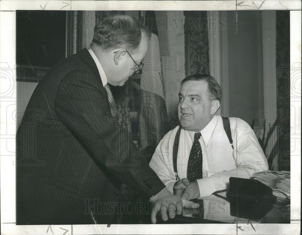 1941 Press Photo Fiorello La Guardia New York City Mayor McGoldrisk Controller - Historic Images