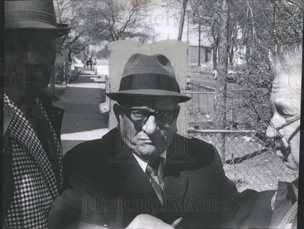 1971 Press Photo Michael Di Guire West Side Precinct Worker - Historic Images