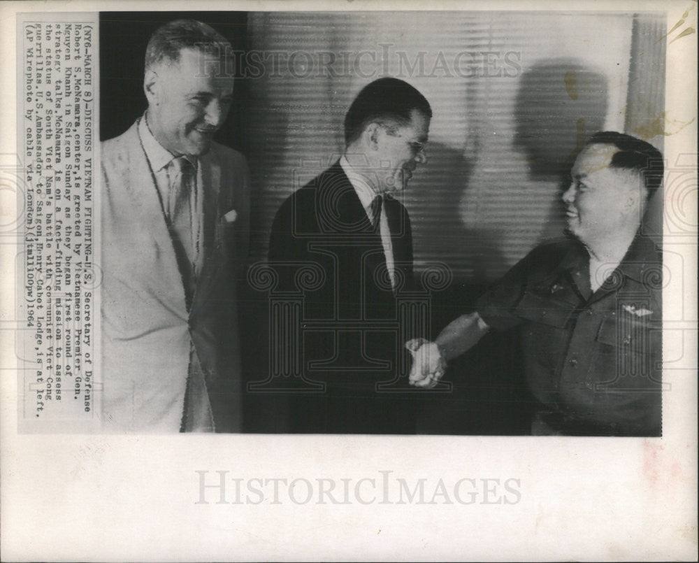 1964 Press Photo  Robert McNamara,  Gen. Nguyen Khanh &amp; Henry Cabot Lodge - Historic Images