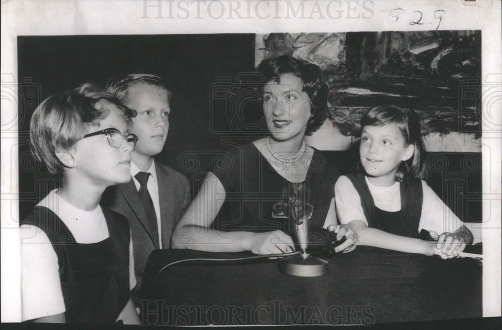 1957 Press Photo Mrs Paul Maleter at UN - Historic Images