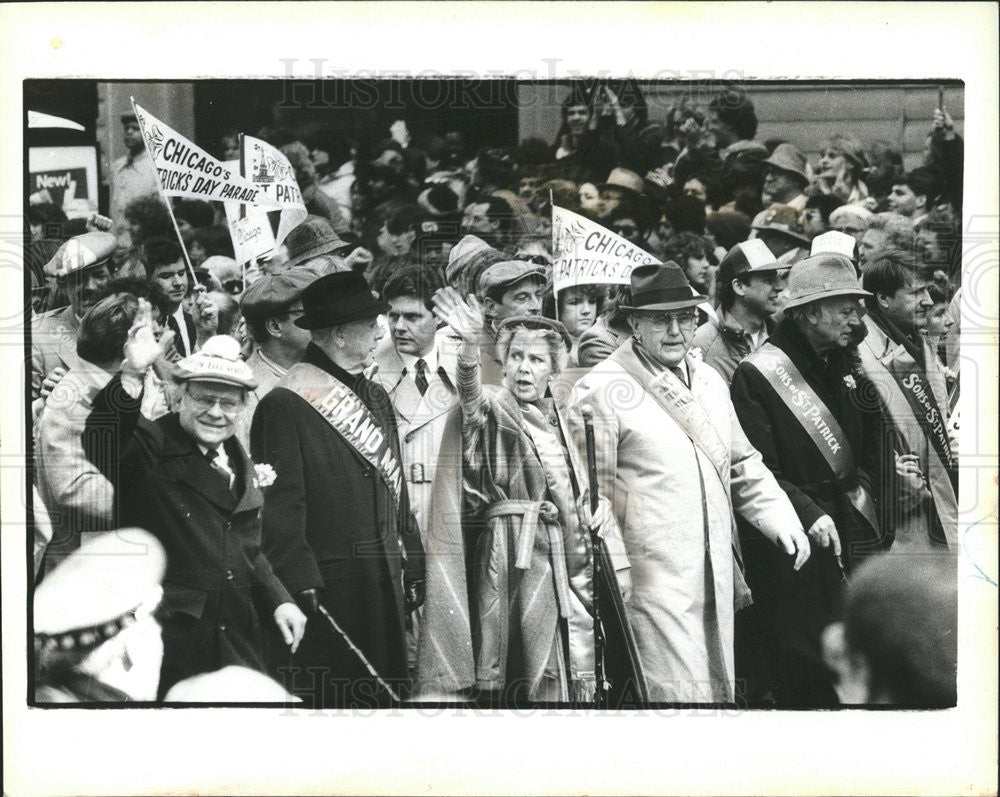 1983 Press Photo Mayor Byrne Republican Bernard Epton St Patrick Day Parade - Historic Images