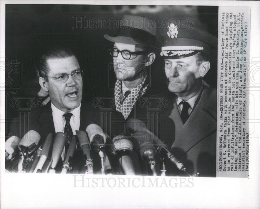 1965 Press Photo Robert McNamara with new at Andrews Air Force Base - Historic Images