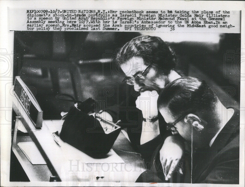 1958 Press Photo Israeli foreign Minister golda Mier listens to speech - Historic Images