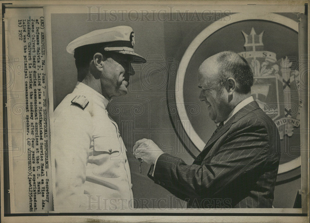 1972 Press Photo Defense Sec Melvin Laird pins medal on Vice Adm James Calvert - Historic Images