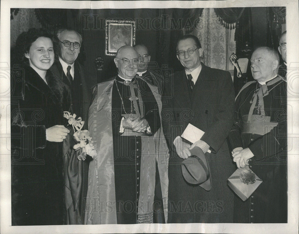 1947 Press Photo Italian Premier,Cardinal Stritch&amp; Miss Maria Romana Gasper - Historic Images