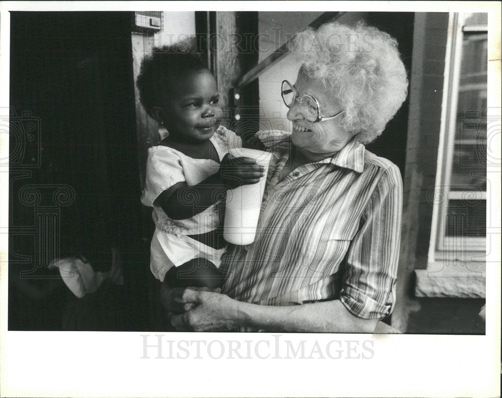 1987 Press Photo Monica Cahill founded Taproots Shelter for Struggling Mothers - Historic Images