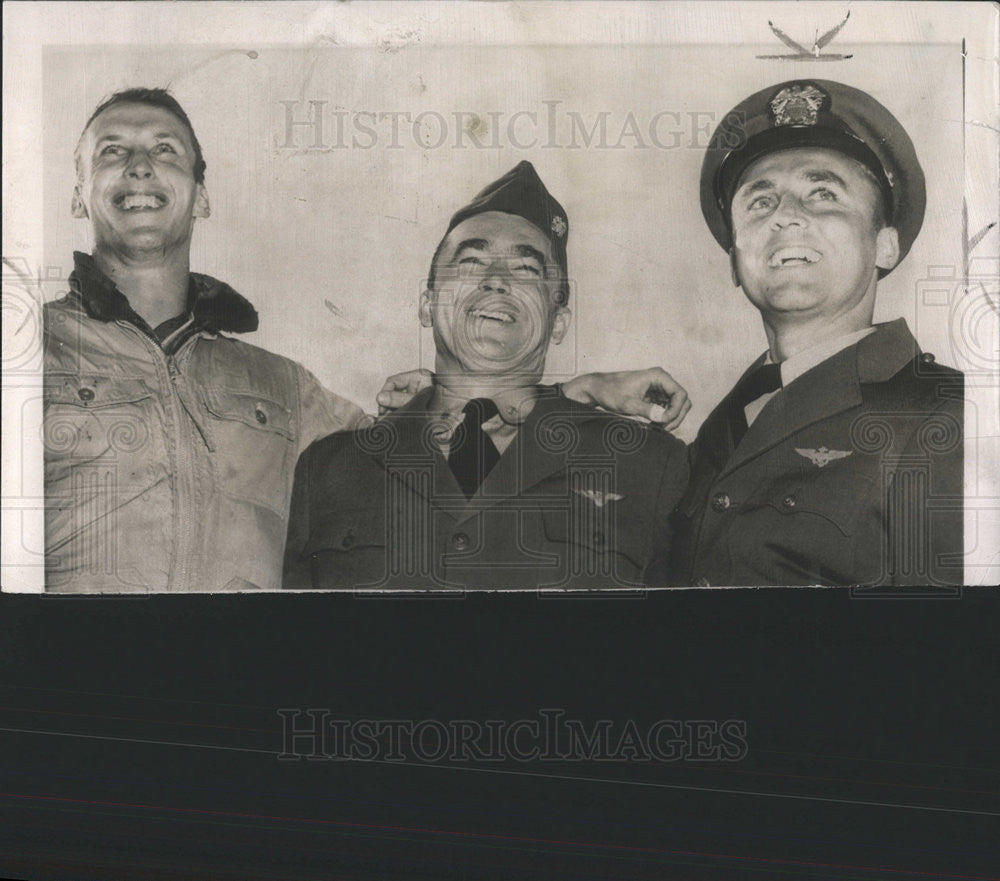 1954 Press Photo Lt. Cmdr. Francis Brady sets new trans-continental speed record - Historic Images