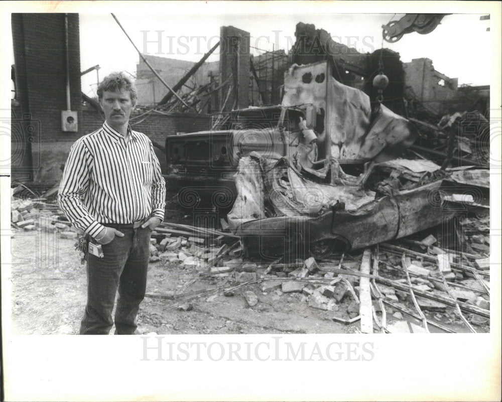 1988 Press Photo Tom Brady Traco Inc. Factory Fire - Historic Images