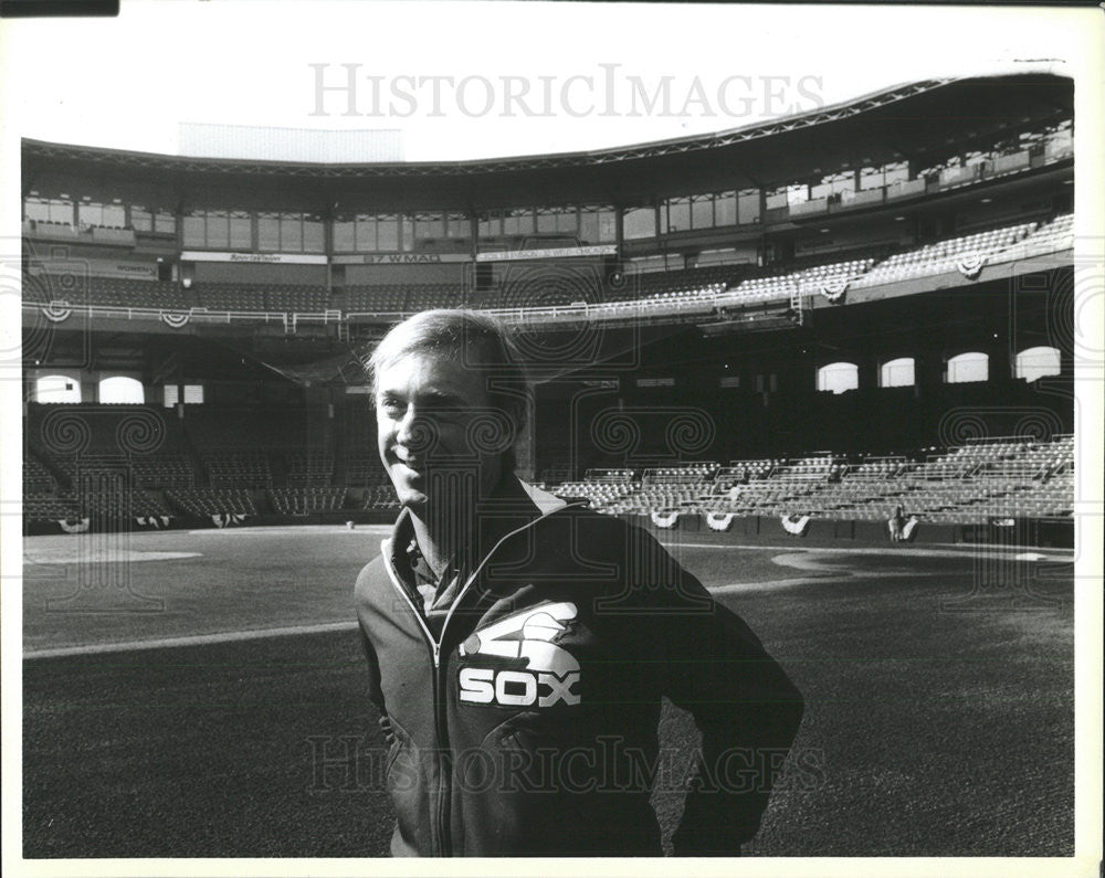 PRESS PHOTO ROGER BOSSARD CHICAGO WHITE SOX HEAD GROUNDSKEEPER - Historic Images