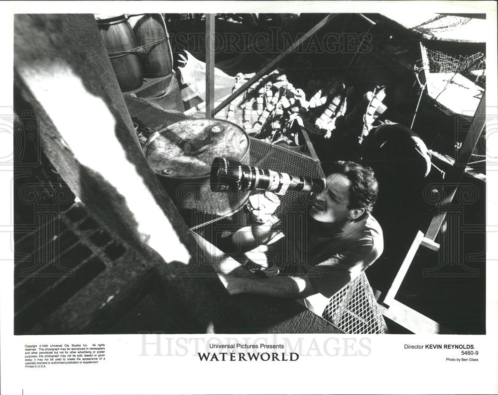 1995 Press Photo Waterworld Director Kevin Reynolds - Historic Images