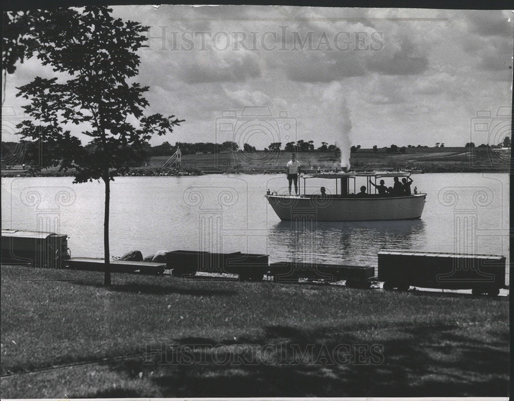 1962 Press Photo RENARD W.BLUM MACHINE DESIGNER STEAM BOAT AFRICAN QUEEN - Historic Images