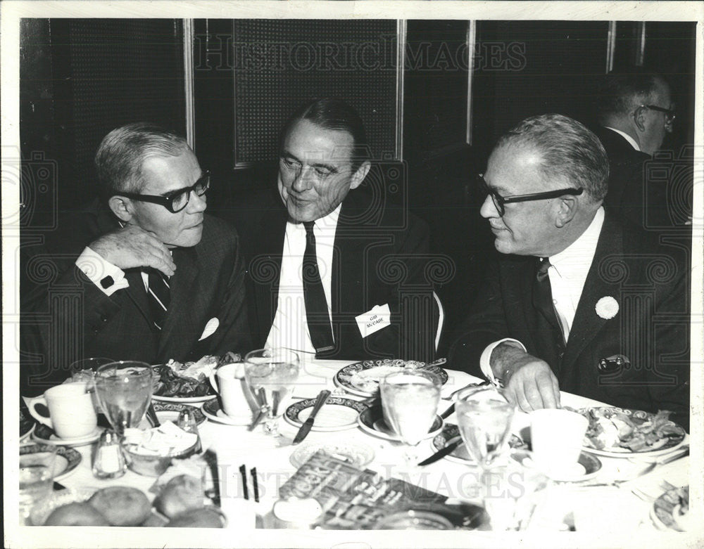 1964 Press Photo Clyde Fitzpatrick Gibson McCabe C.W. Shugert Advertising Lunch - Historic Images