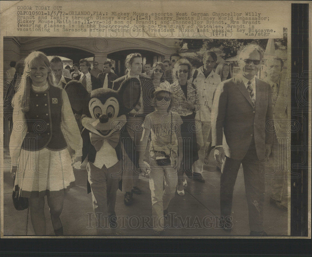 1972 Press Photo West German Chancellor Willy Brandt &amp; Family At Disney World - Historic Images