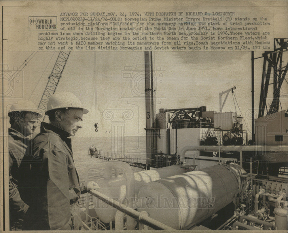 1974 Press Photo Norwegian Prime Minister Trygve Bratteli Gulfside Oil Platform - Historic Images