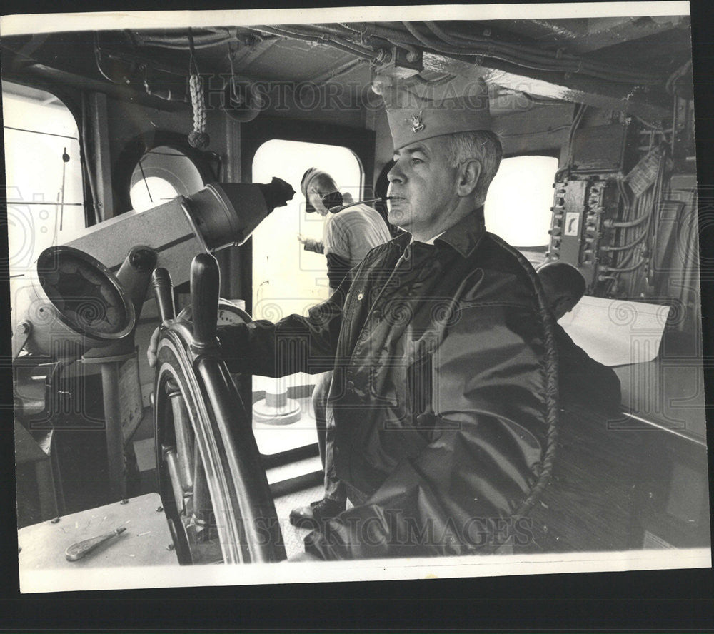 1965 Press Photo Captain Henry Braunet Arundel Bridge Vessel - Historic Images