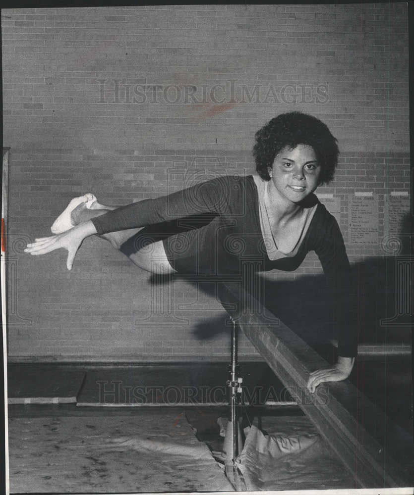 1975 Press Photo Chris Evon Oak Park River Forest High School Gymnastic Champion - Historic Images