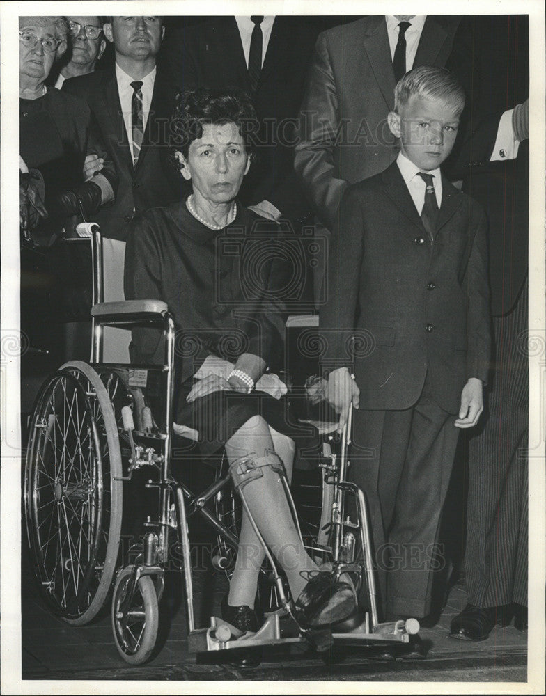 1965 Press Photo Mrs. Joseph Morris &amp; Son Joseph Jr., After Mr. Morris&#39; Death - Historic Images