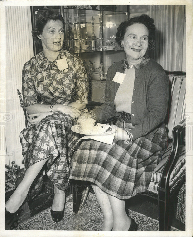 1957 Press Photo Mrs. William Beck Morse - Historic Images