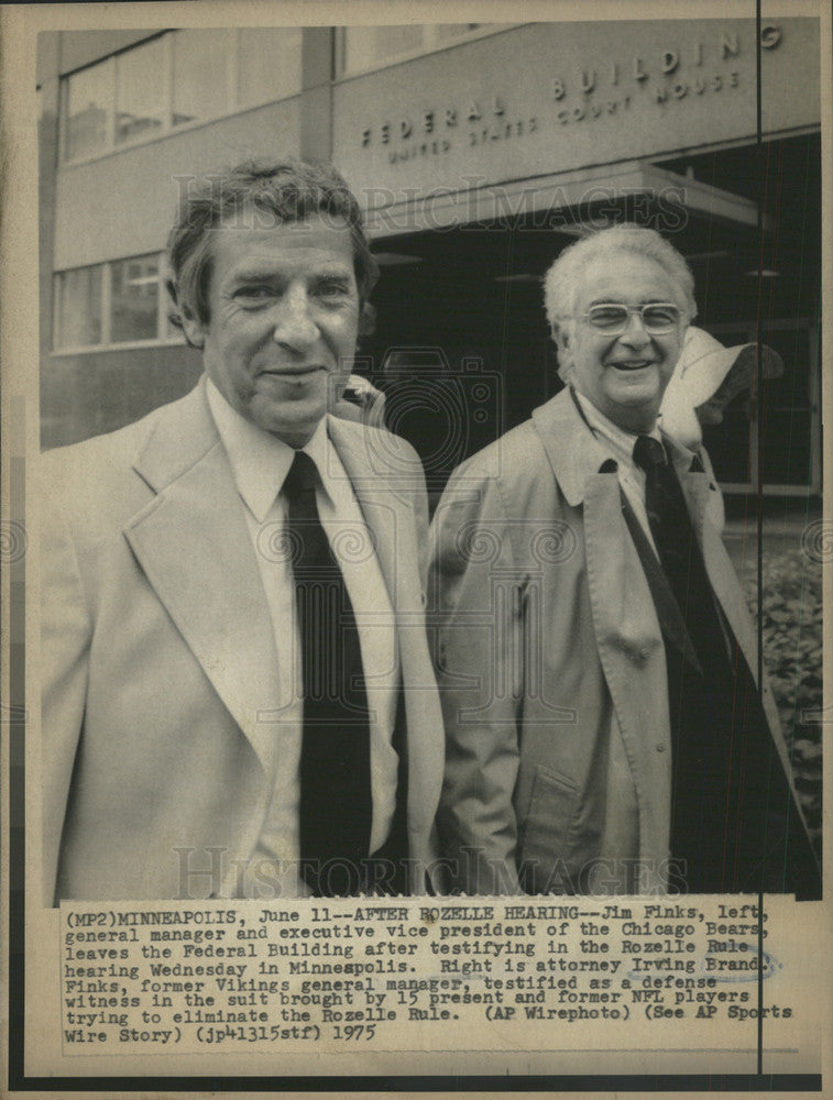 1975 Press Photo Irving Brand American Lawyer Rozelle Rule Hearing - Historic Images