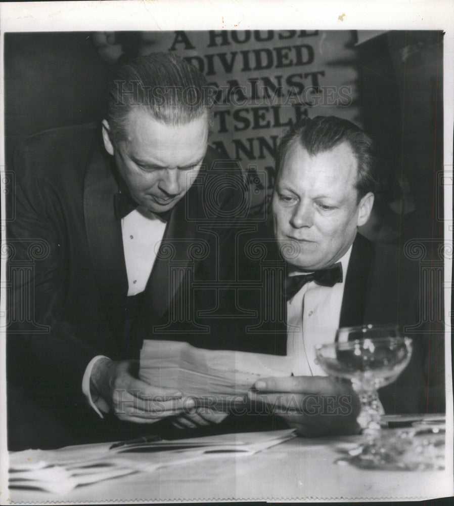 1959 Press Photo Willy Brandt West Berlin Mayor Governor Stratton Read Telegram - Historic Images