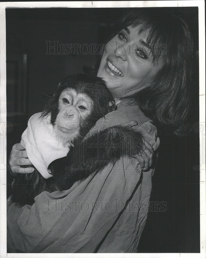 1969 Press Photo Jakie McChskey gets affection from Sukari - Historic Images