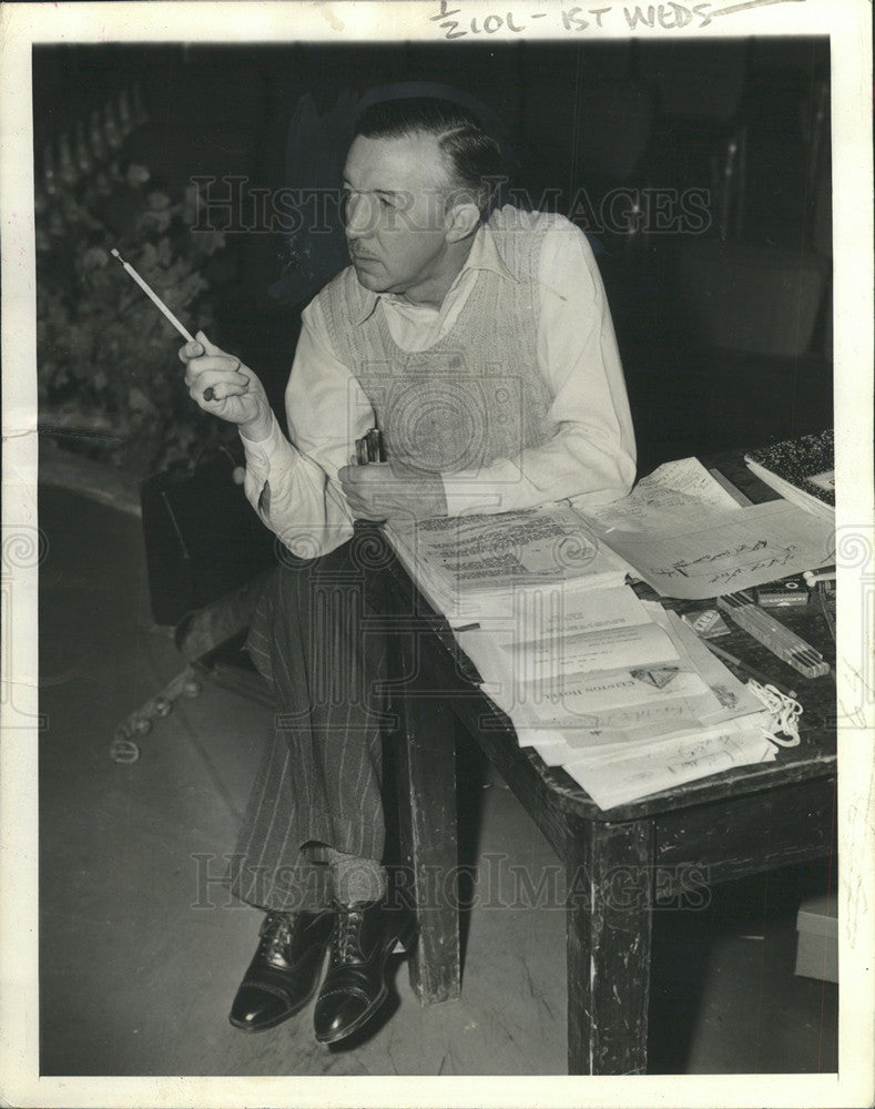 1942 Press Photo Director Producer Guthrie McClintion - Historic Images