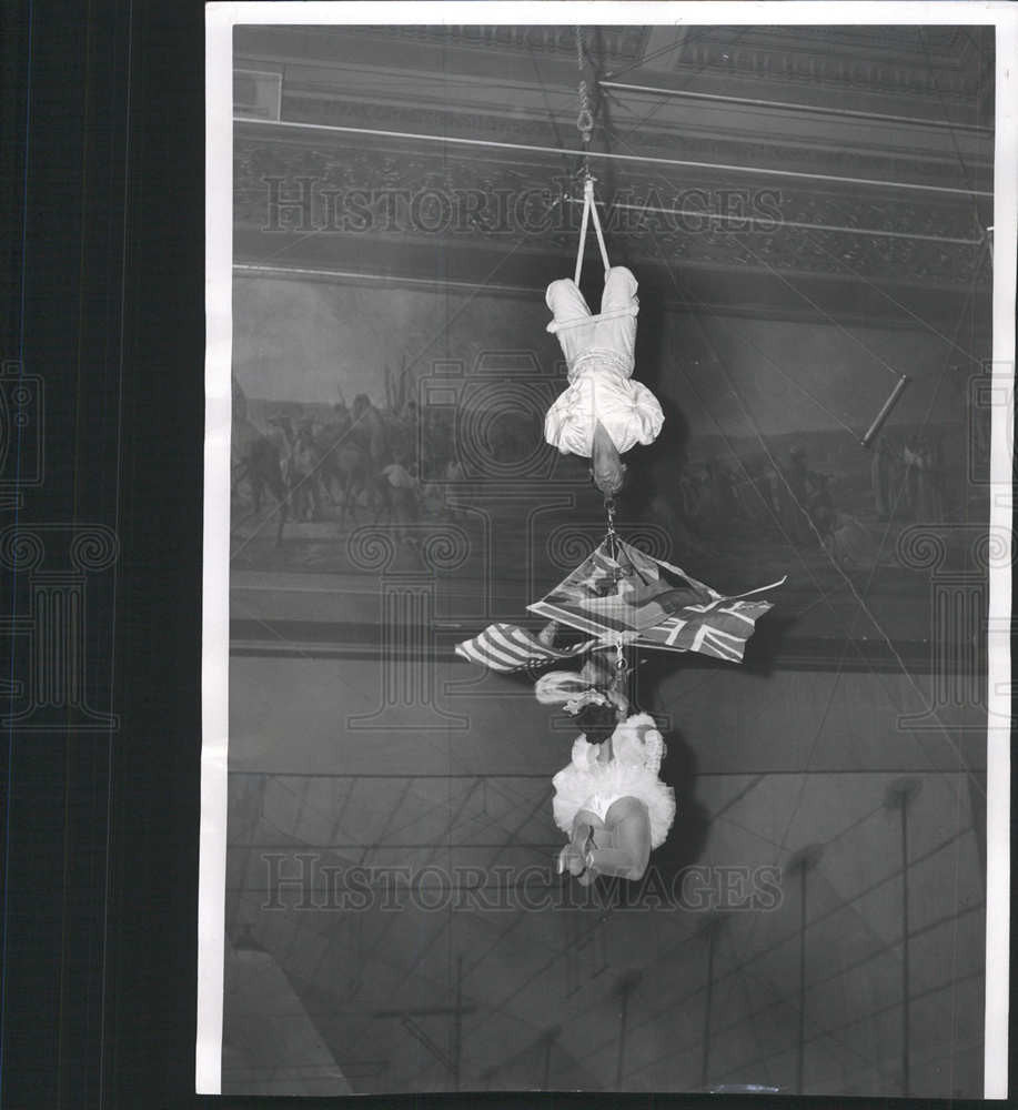 1959 Press Photo &quot;The Reynosos&quot; Circus Thrills at Medinah Temple - Historic Images