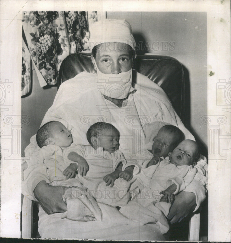 1952 Press Photo Mrs Silas Pinkham Quadruplets Children - Historic Images