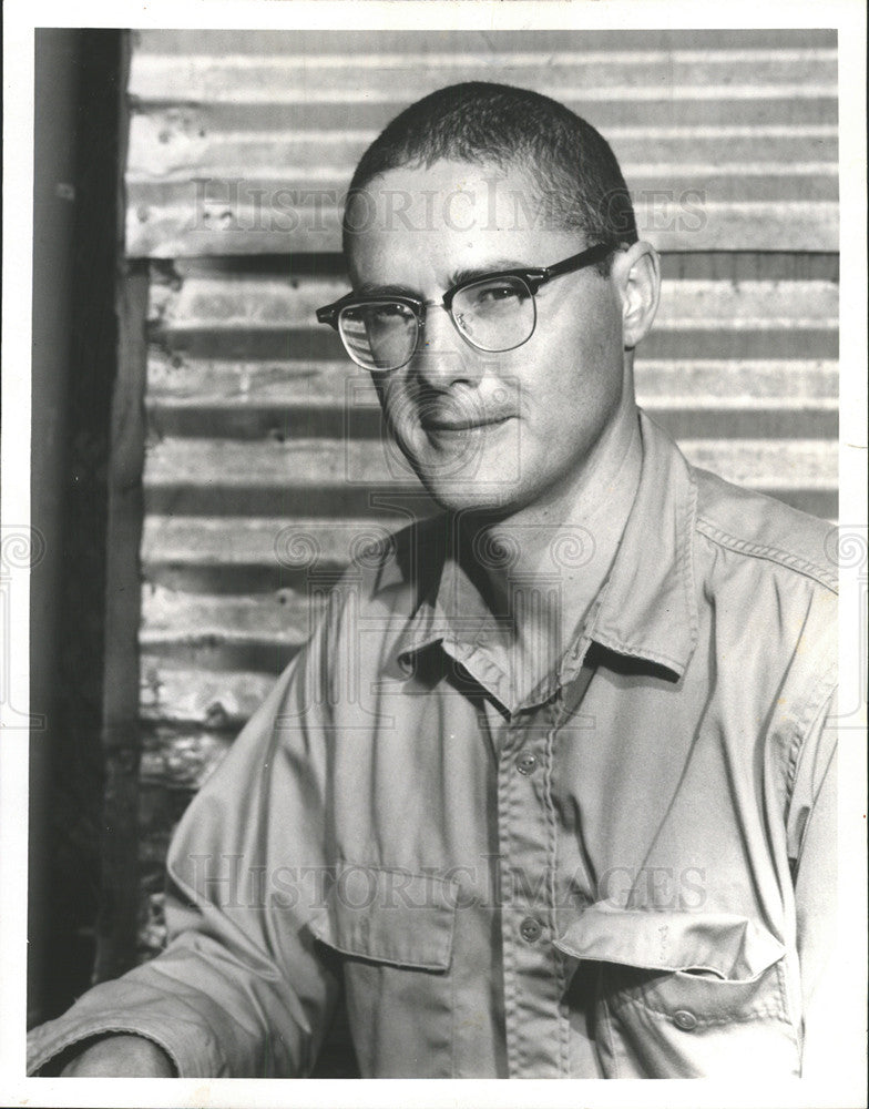 1961 Press Photo Matthew DeForest Welders Supply Co. Peace Corp - Historic Images