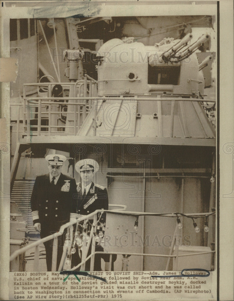 1975 Press Photo Adm James L Holloway US Chief Naval Officer - Historic Images