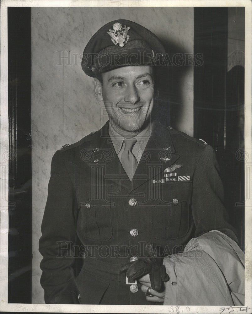 1944 Press Photo Lt. Col J.R. Holzapple Commander of the 319th Bomb Group - Historic Images