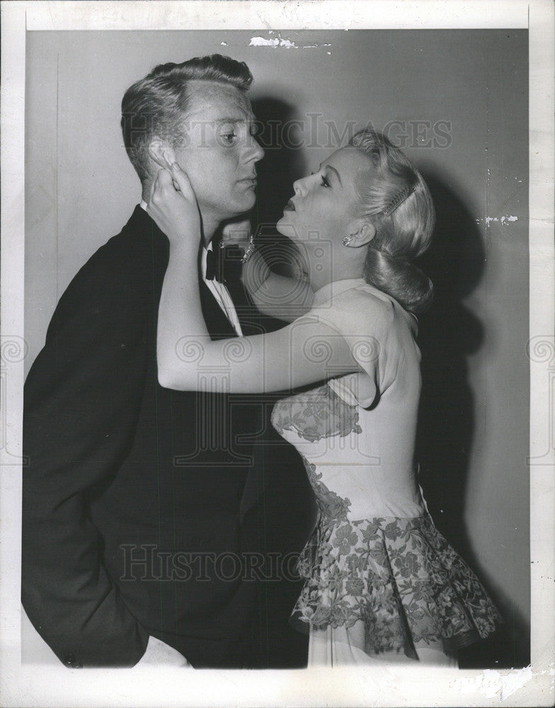 1945 Press Photo Marilyn Maxwell American Entertainer Stage Actor Chicago - Historic Images