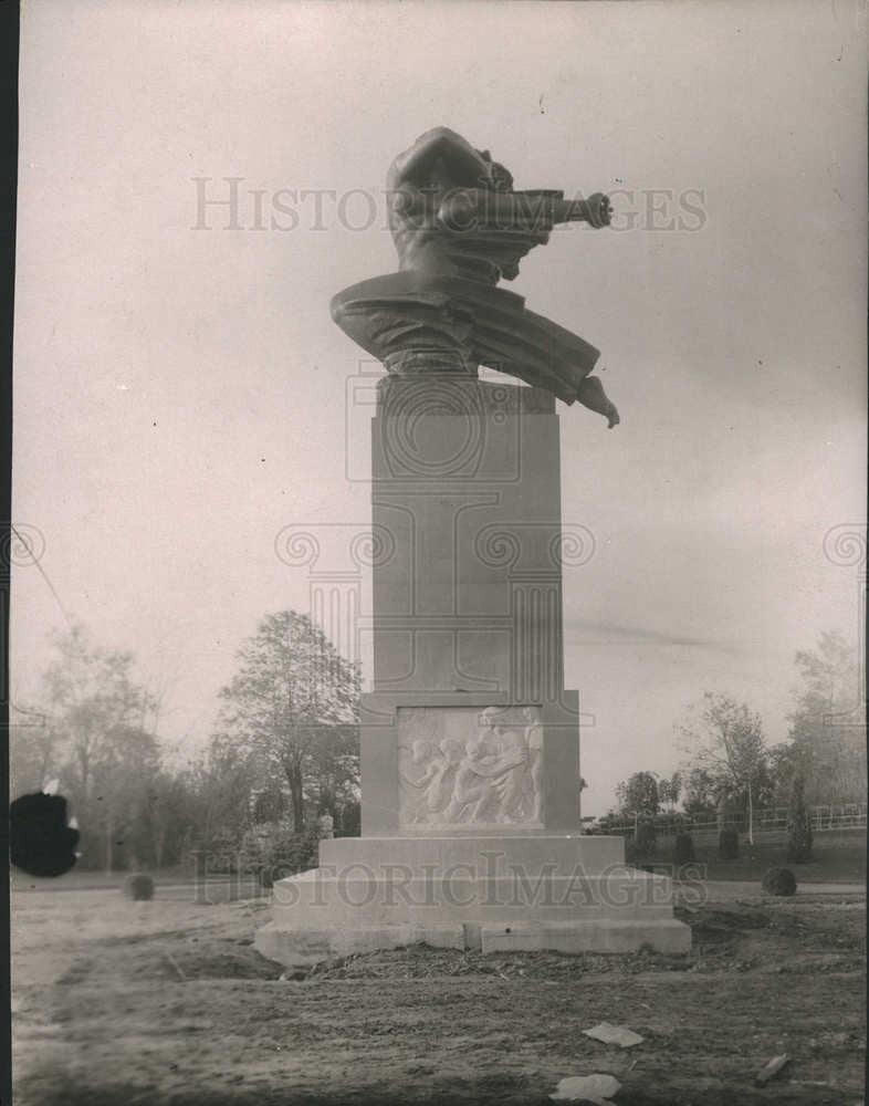 1931 Press Photo IVAN MESTROVITC SCULPTOR ARCHITECT &quot;GRATITUDE TO FRANCE&quot; - Historic Images