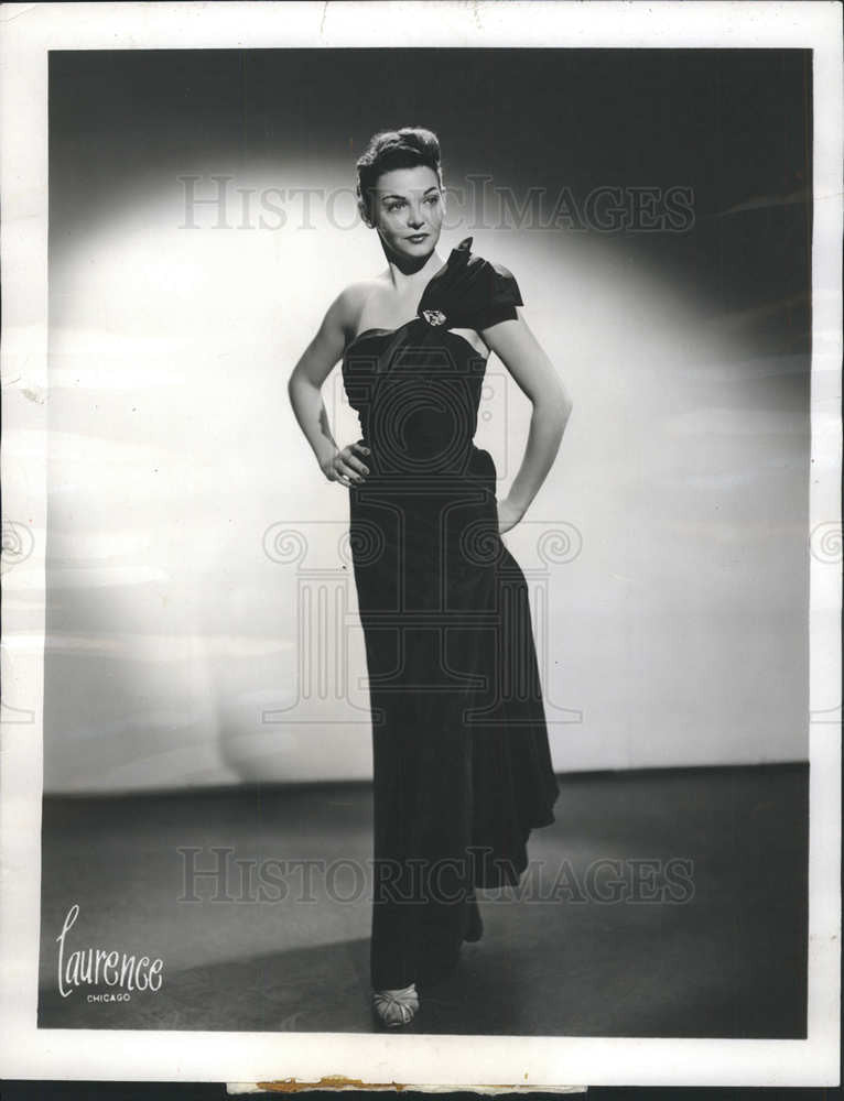 1952 Press Photo Yvetta Martell Singer - Historic Images