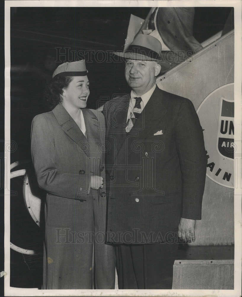 1949 Press Photo Joseph B Mathews Communist Investigator NY United Air Lines - Historic Images