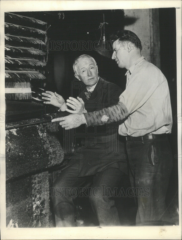 1933 Press Photo Frank Boyle,carpet weaver &amp; John Maserield,poet - Historic Images