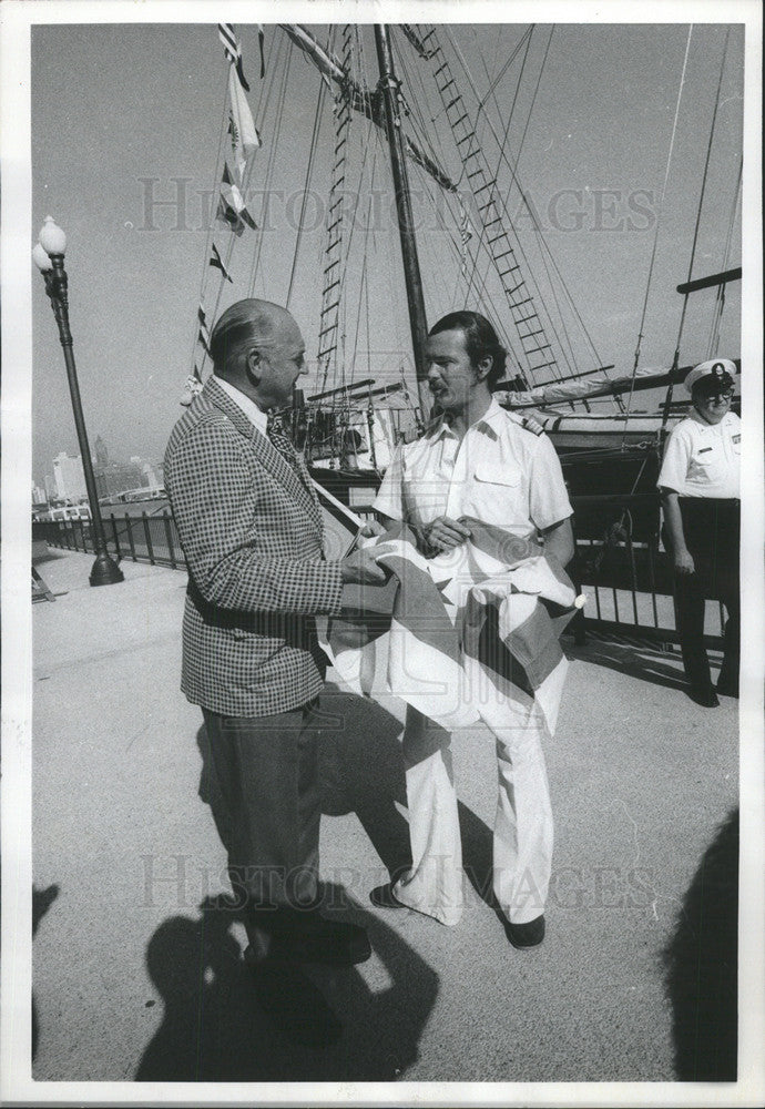 1976 Press Photo Capt Vernor Soballe,port director &amp; Capt Philippe Esnos - Historic Images