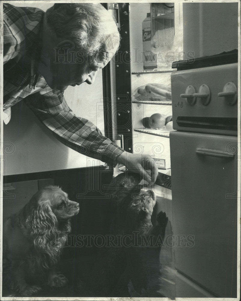 1954 Press Photo CARL MARTY RESORT OWNER PETS - Historic Images