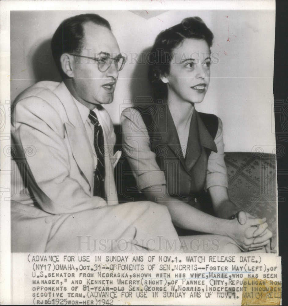 1942 Press Photo Sen Foster May and his wife - Historic Images