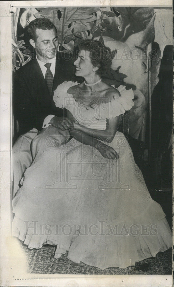 1952 Press Photo actress Janet Blair and fiance Nick Mayo - Historic Images