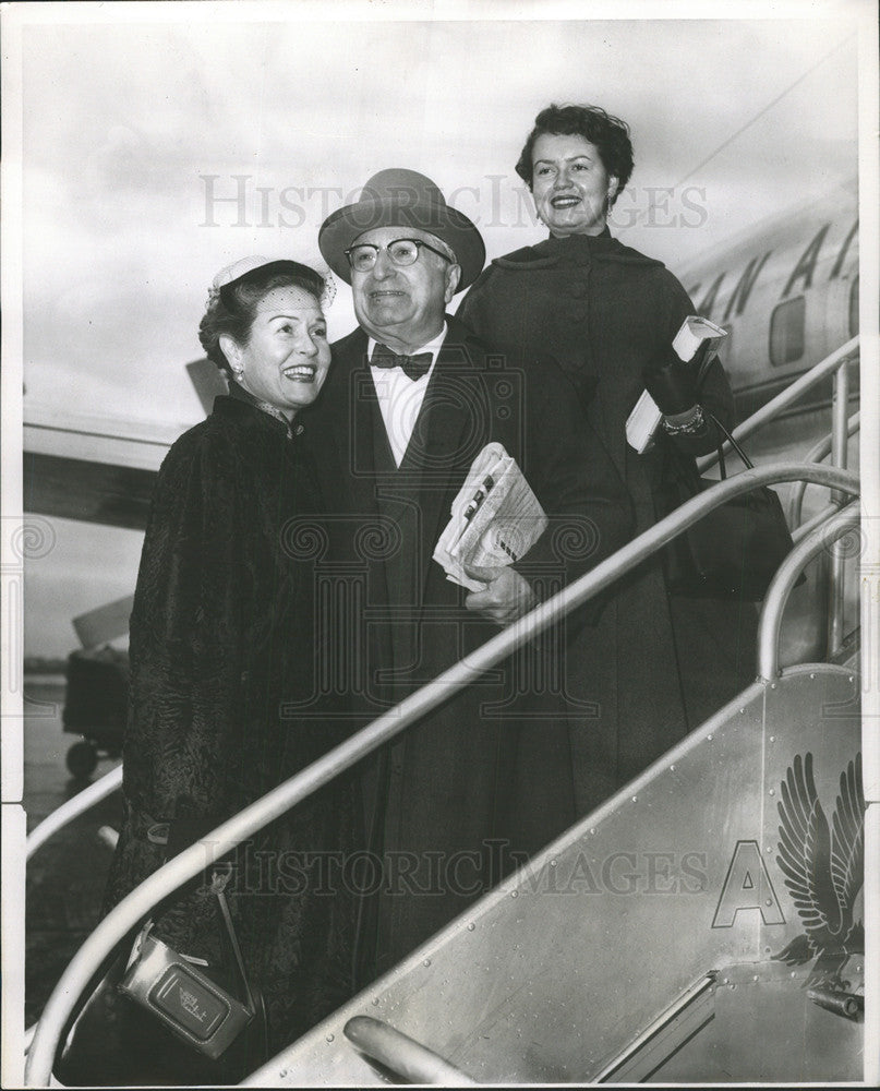 1954 Press Photo Louis Mayer with his Family Mrs. Mayer and Daughter Susan - Historic Images