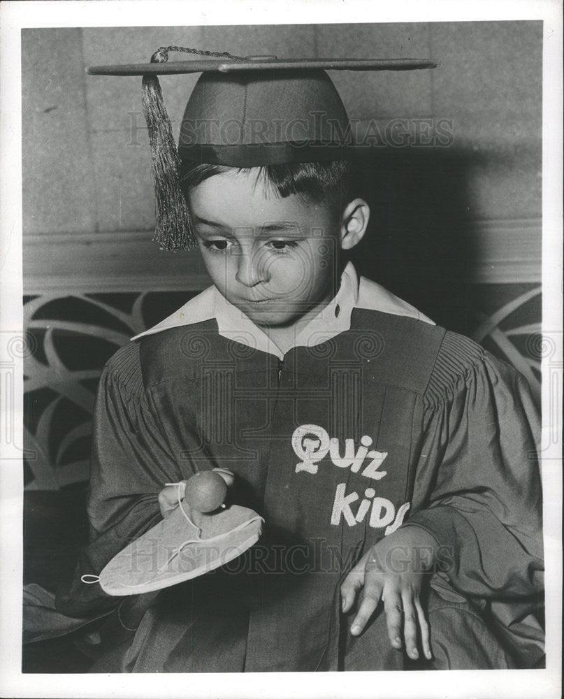 1947 Press Photo Bobby Burns Quiz Kid Ball Paddle NBC Chicago Studios - Historic Images