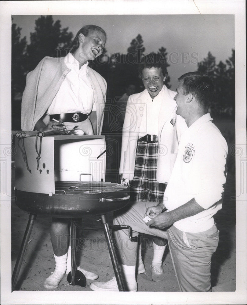 1956 Press Photo Susan Reynolds Donna LaVezzorio Pete Robertson Wilmette Beach - Historic Images